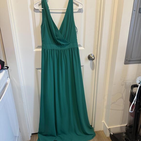 Badgley Mischka Dresses & Skirts - * Badgley Mischka Emerald Green Sleeveless Maxi Dress Size 6